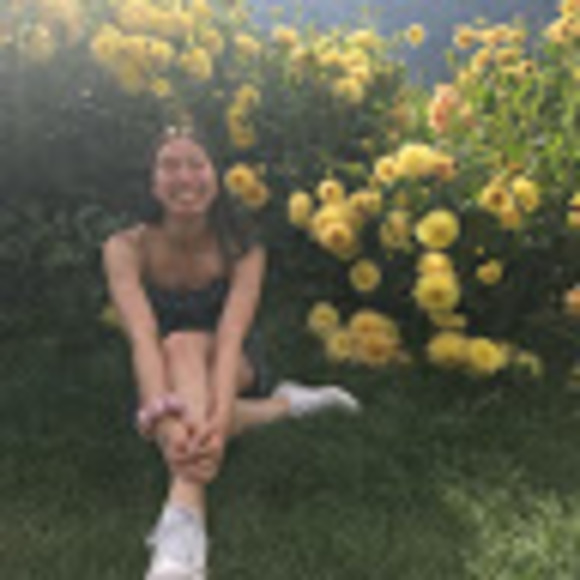 Meet your Posher, Selena - Picture 1 of 1